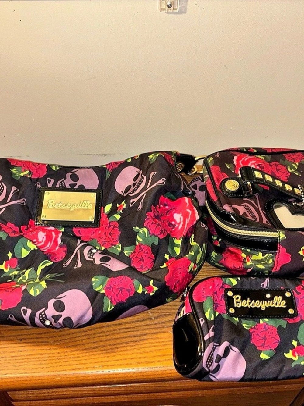 Betsey Johnson Betseyville polyester skull & roses purse, Wallet, Make Up Bag